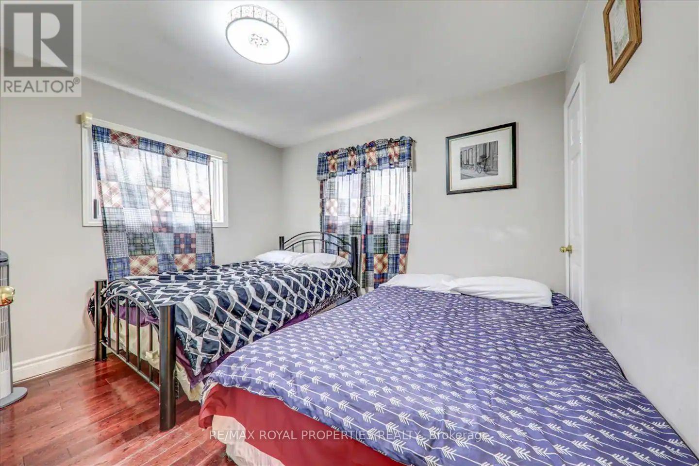 34 ROBINSON AVE