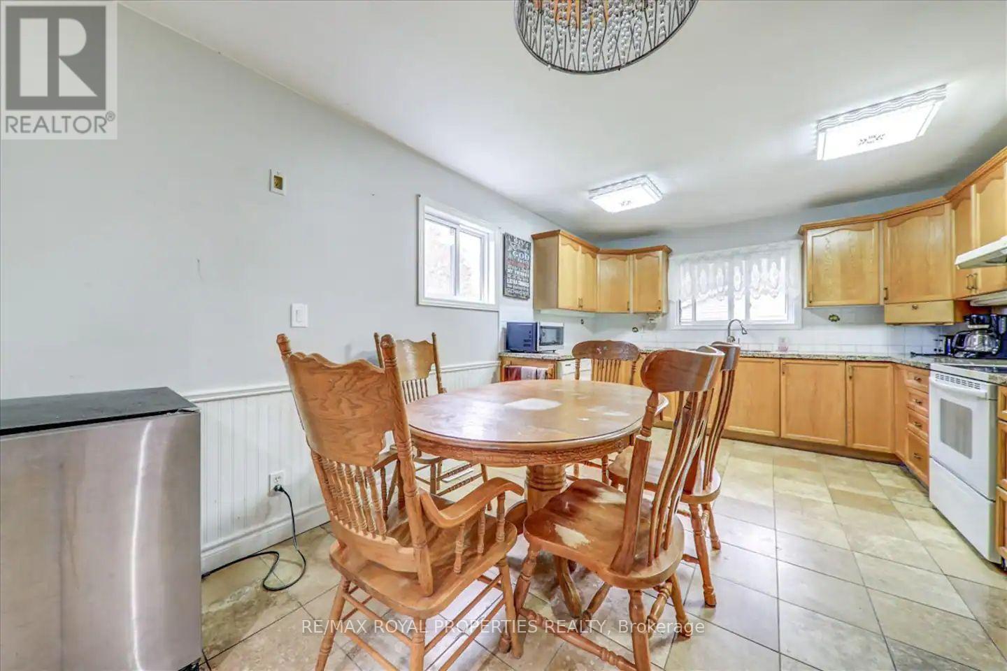 34 ROBINSON AVE