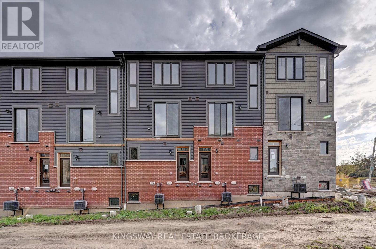 #2 -10 BIRMINGHAM DR, #2