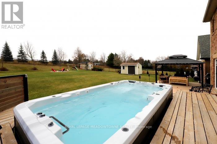 7 MCCULLOGH DR