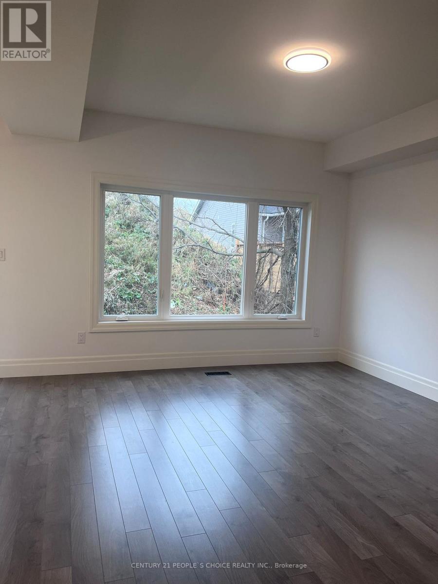 34 CAMPBELL CRES