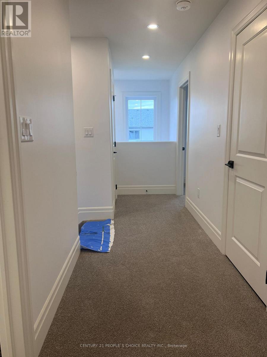 34 CAMPBELL CRES