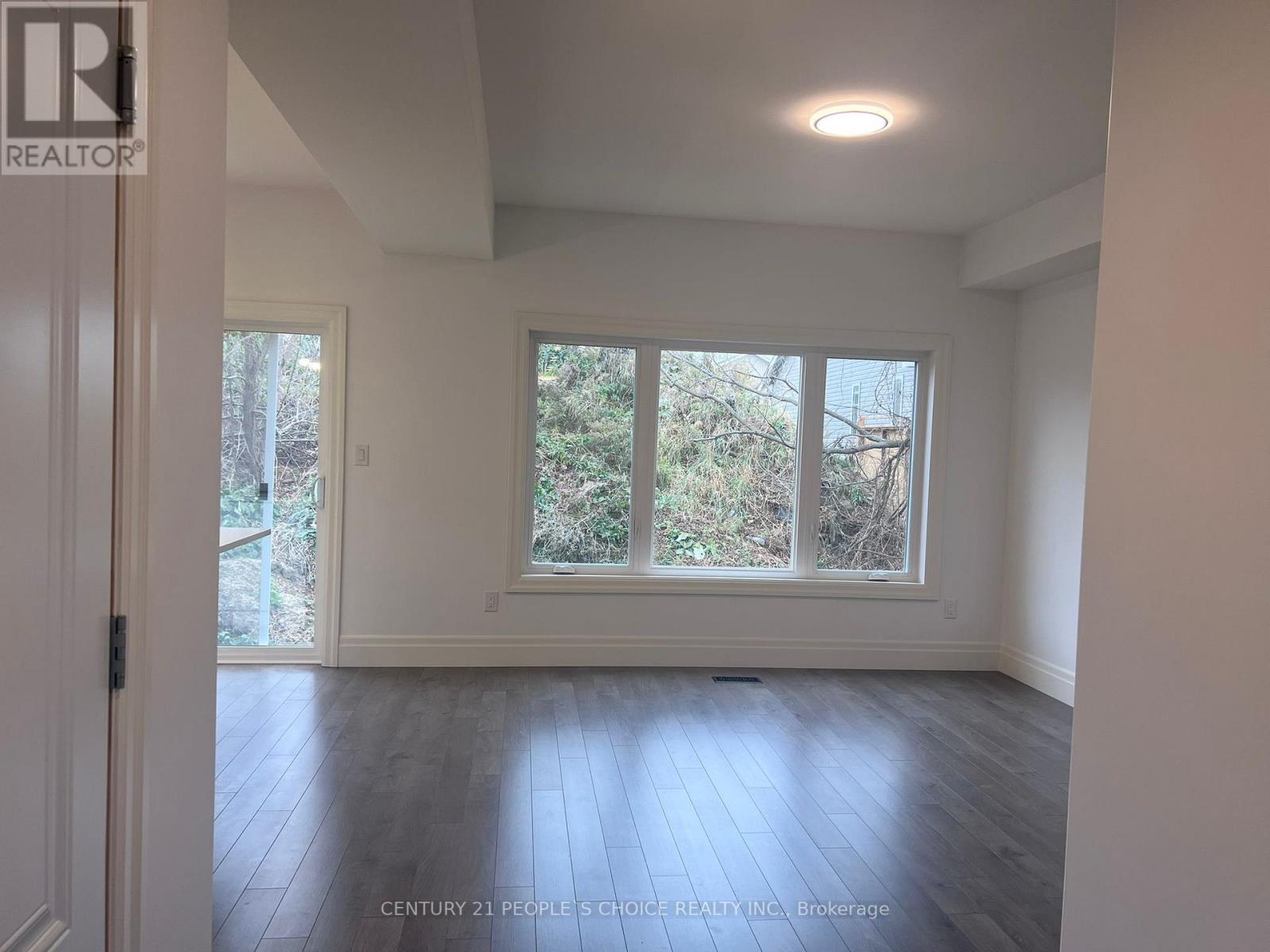 34 CAMPBELL CRES