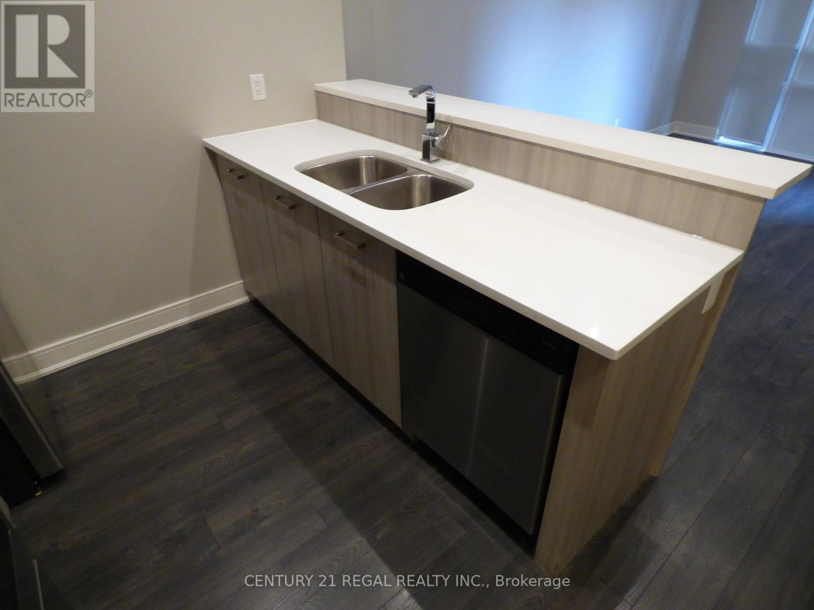 #415 -150 MAIN ST W, #415