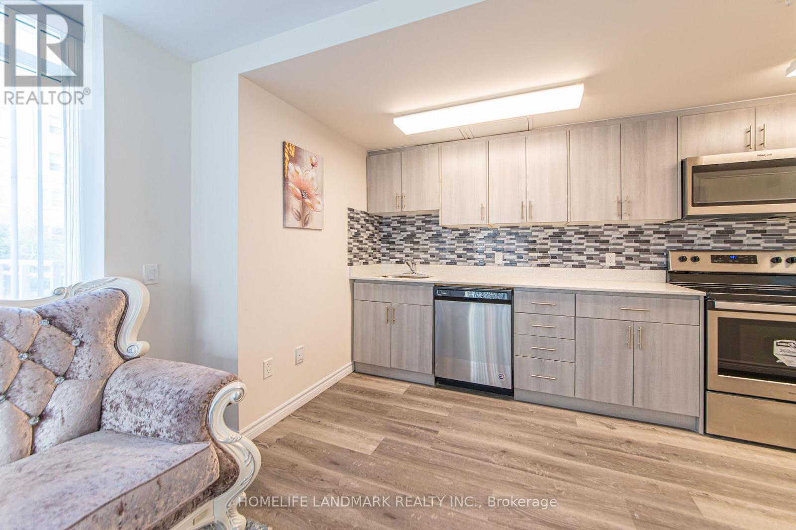 #101 -246 LESTER ST, #101