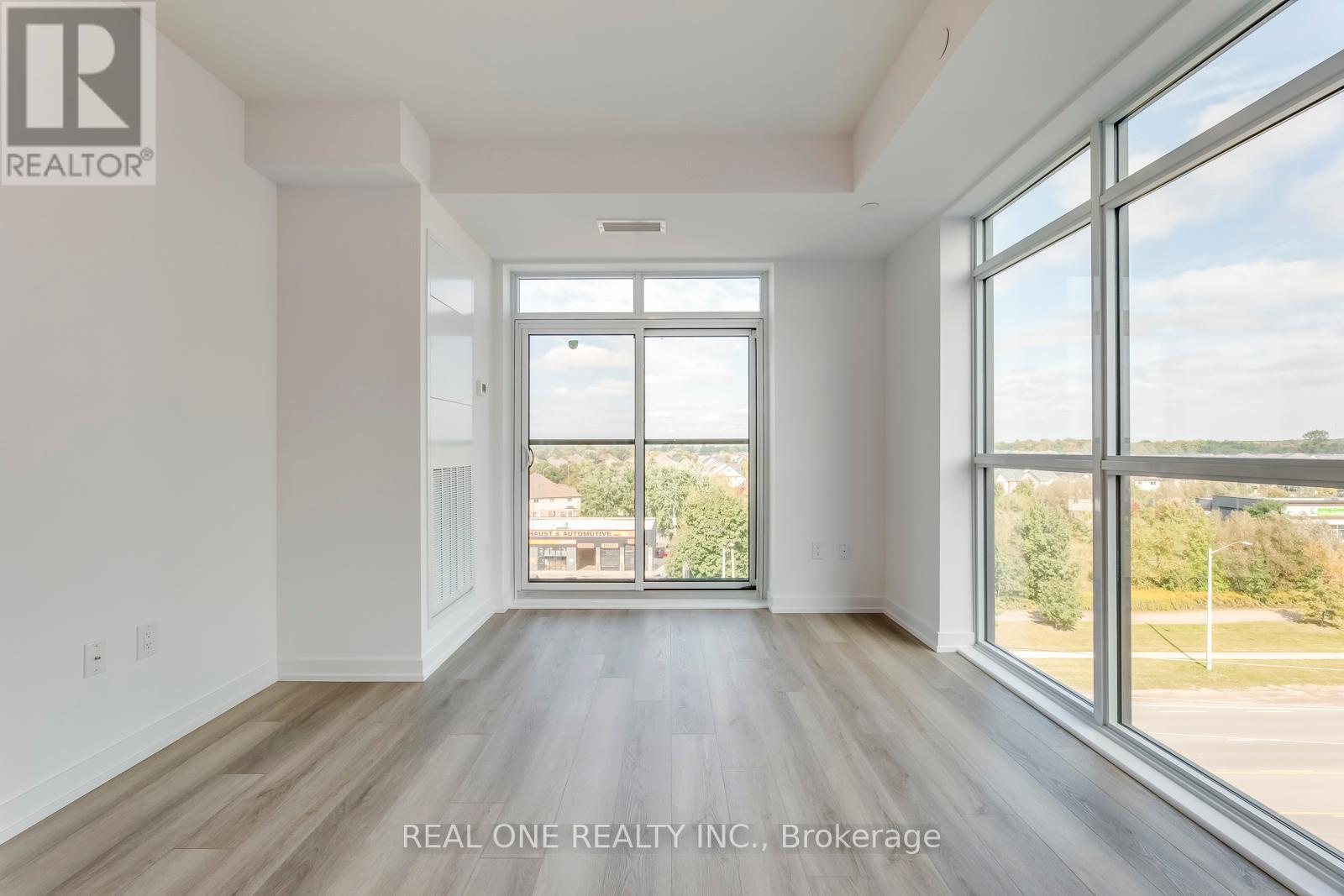 #605 -460 DUNDAS ST E, #605