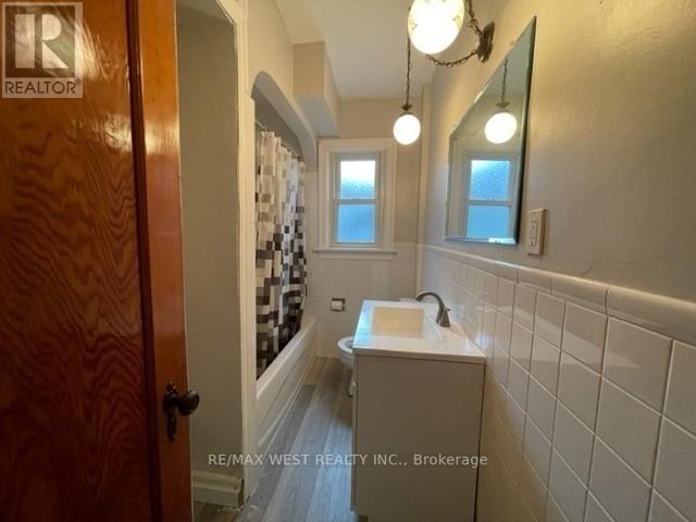 233 GUELPH AVE