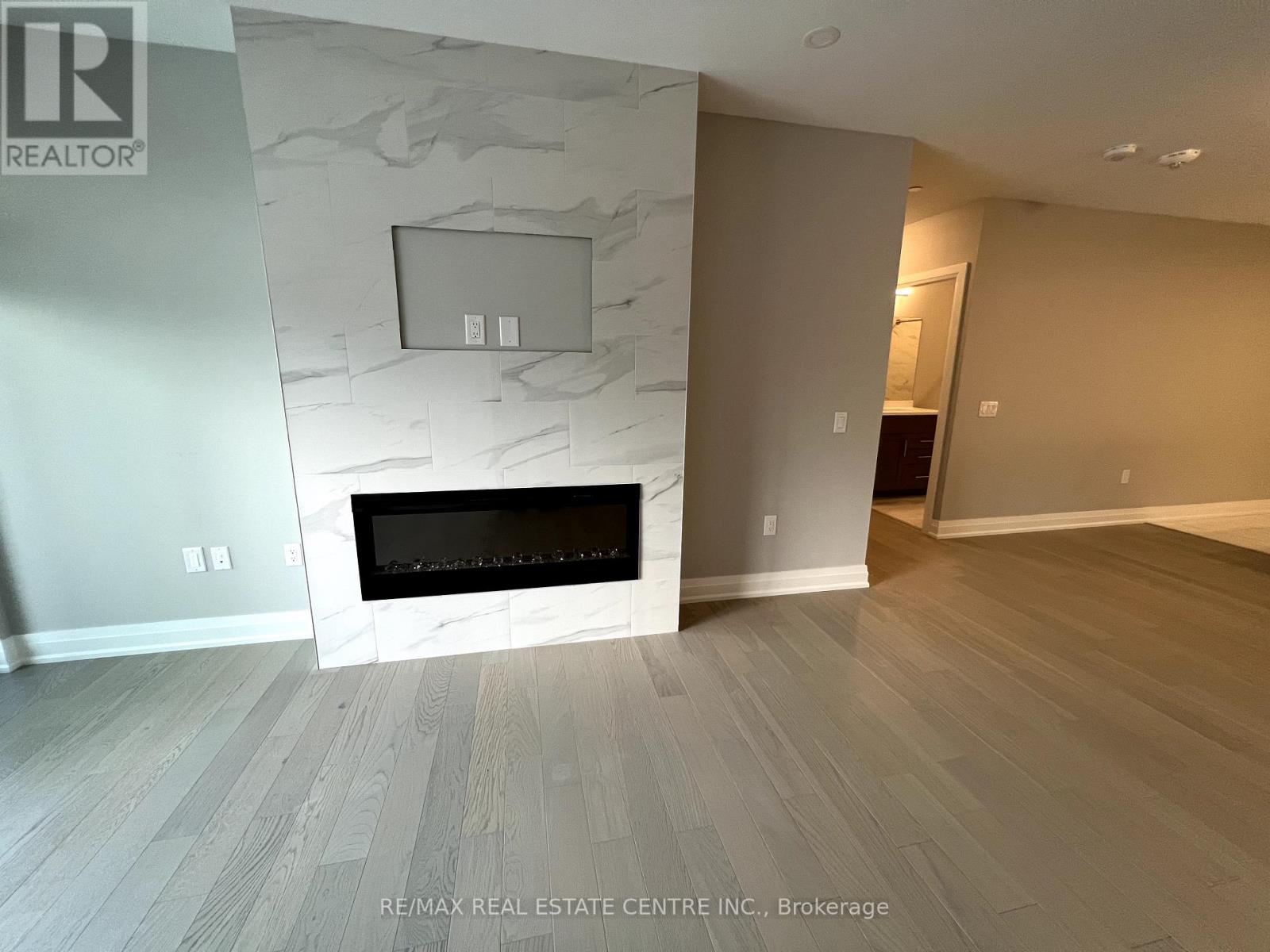 #303 -71 WYNDHAM ST S, #303