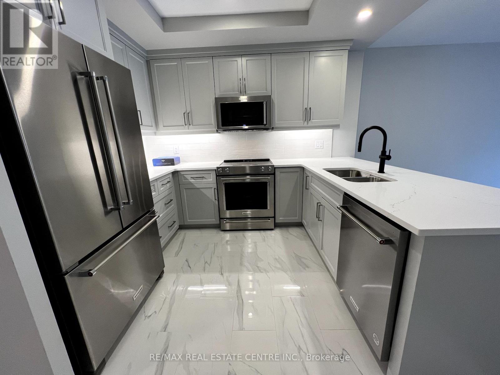 #303 -71 WYNDHAM ST S, #303