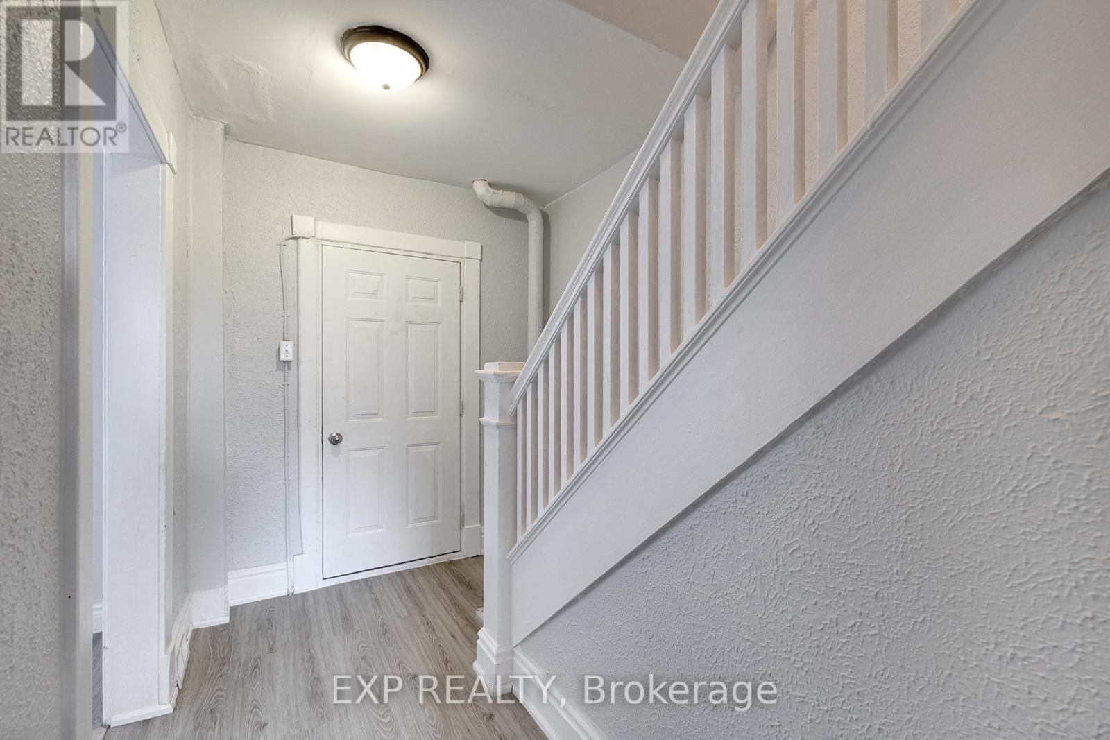 #B -61 EBY ST, #B
