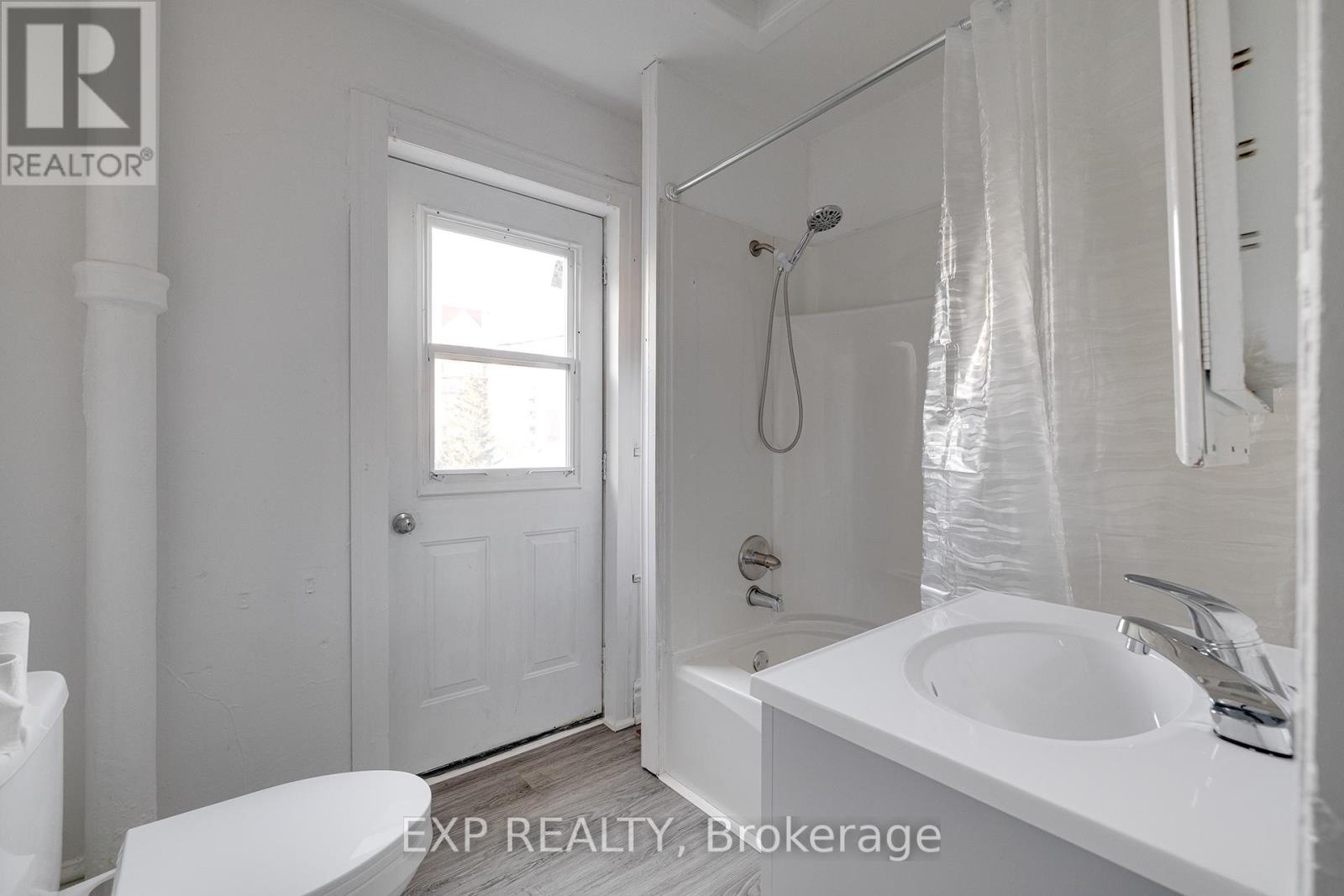 #B -61 EBY ST, #B