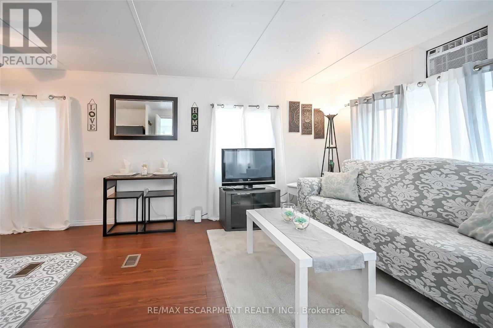 #84 -2189 DUNDAS ST, #84