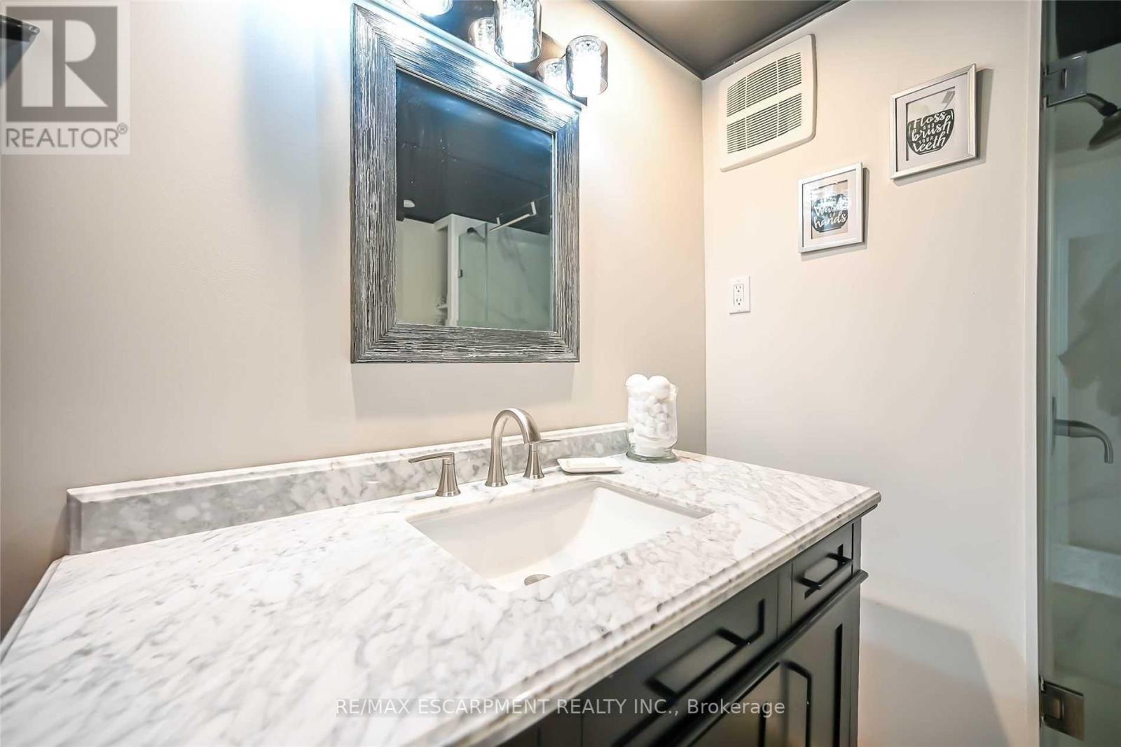 #84 -2189 DUNDAS ST, #84