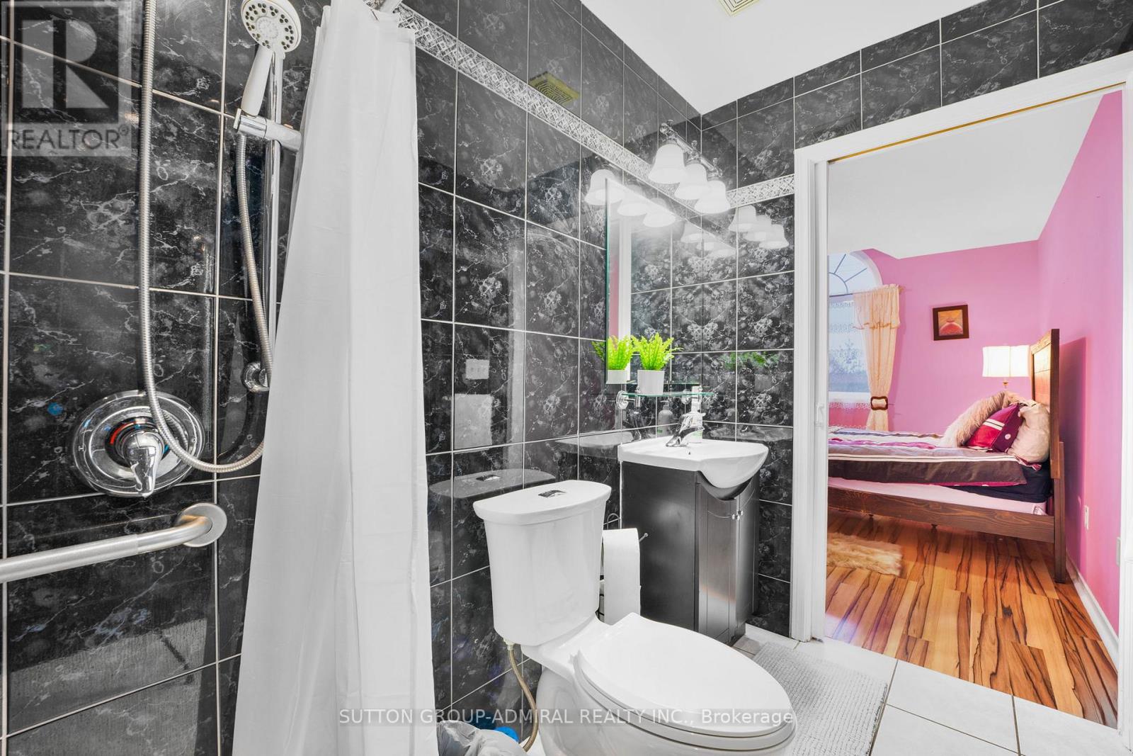 56 SWEENEY CRES
