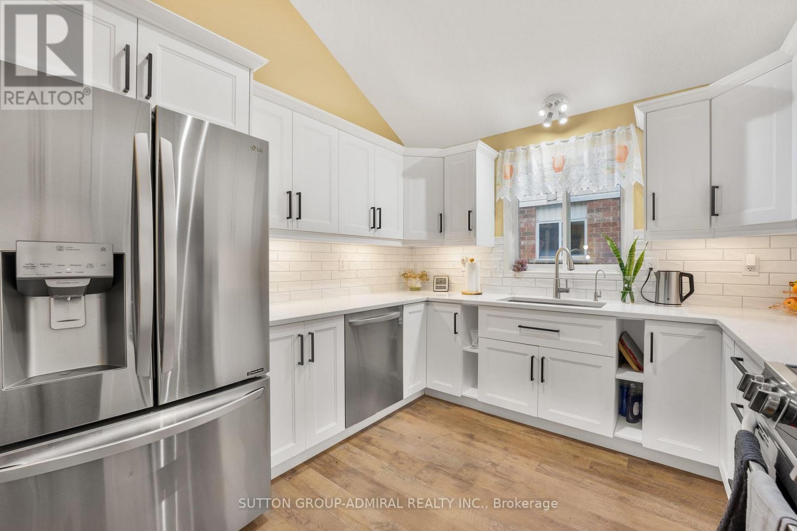 56 SWEENEY CRES