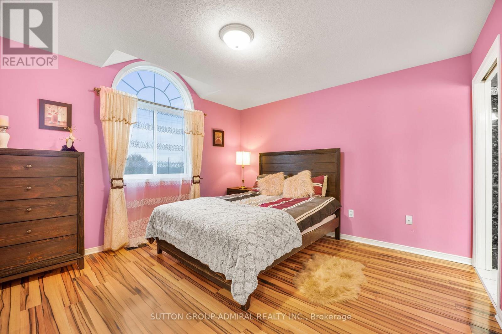 56 SWEENEY CRES