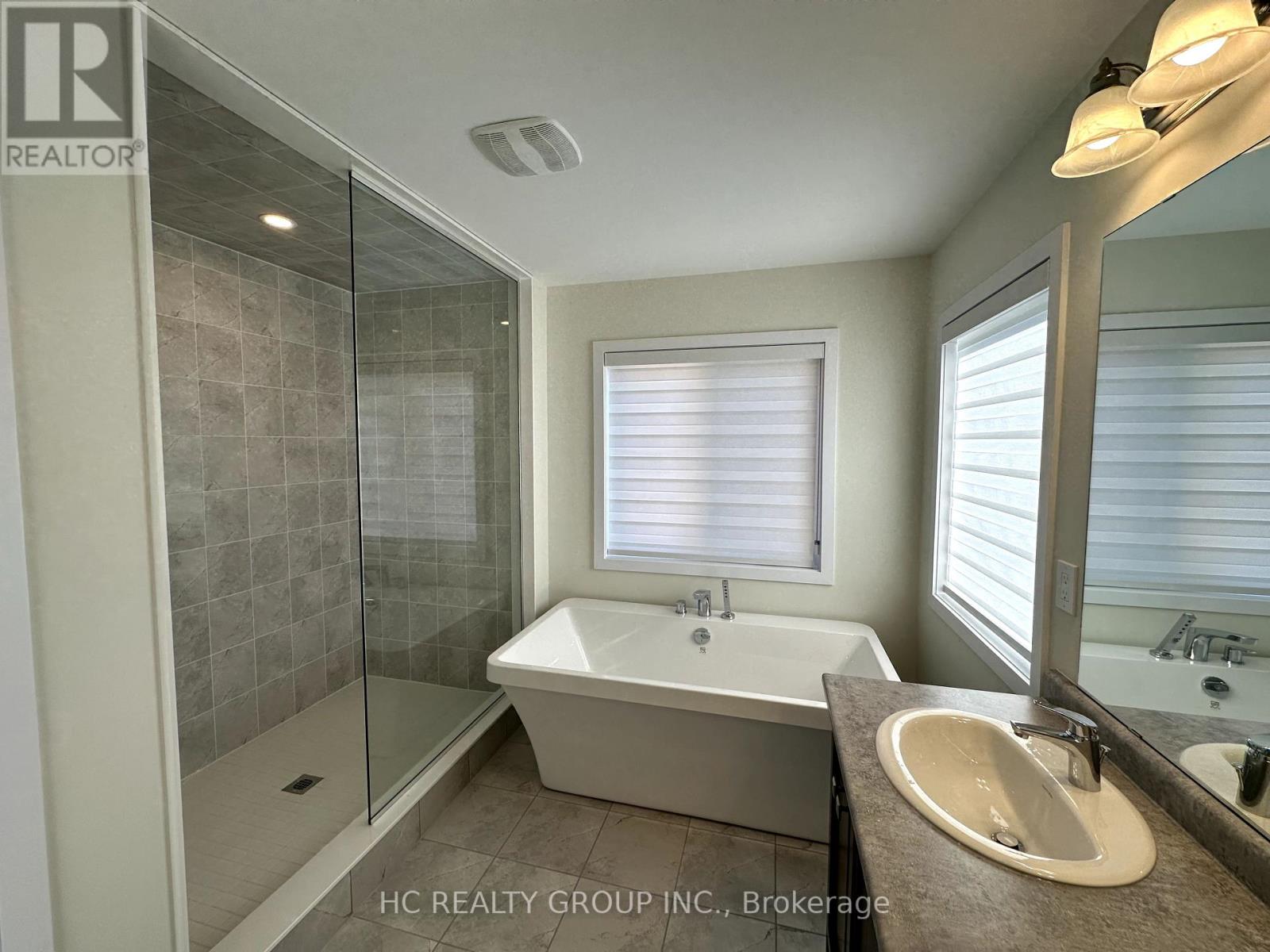 152 LUMB DR