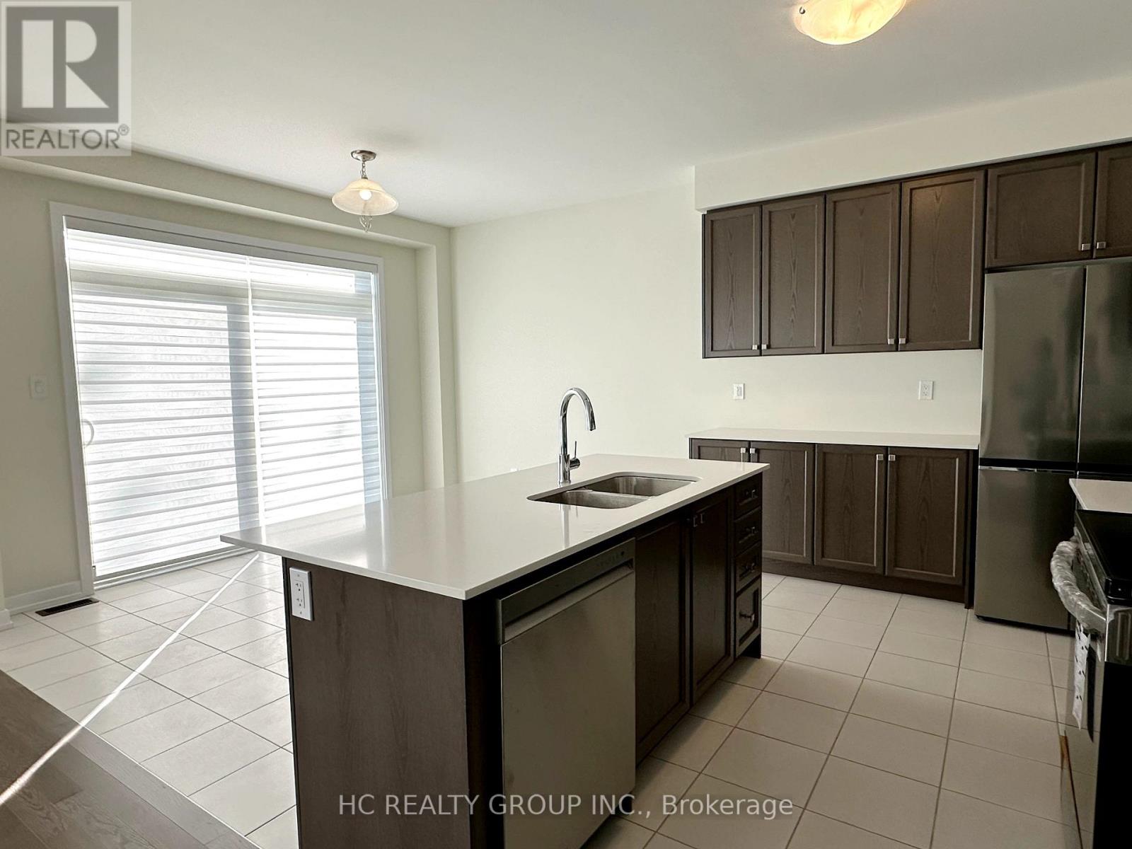 152 LUMB DR