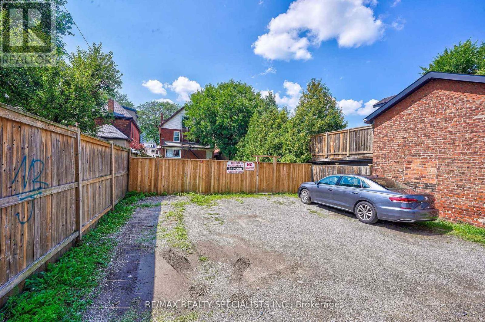 108 VICTORIA AVE N