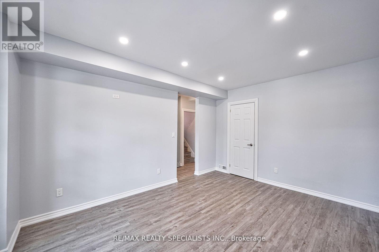 108 VICTORIA AVE N