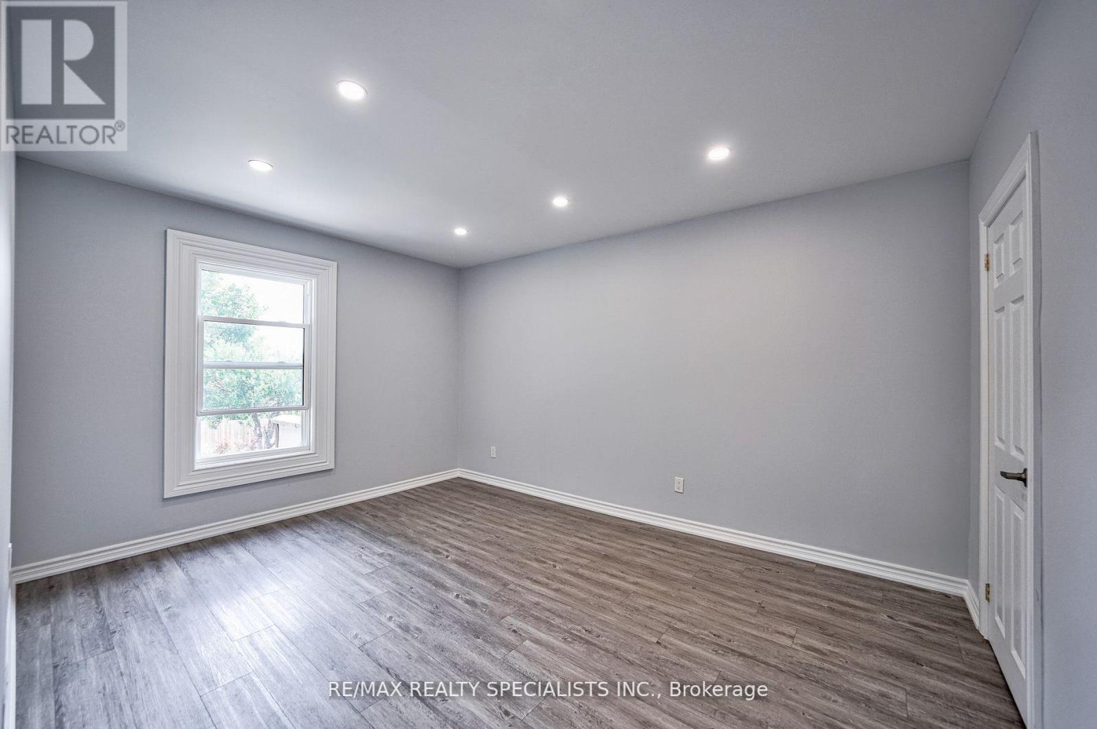 108 VICTORIA AVE N