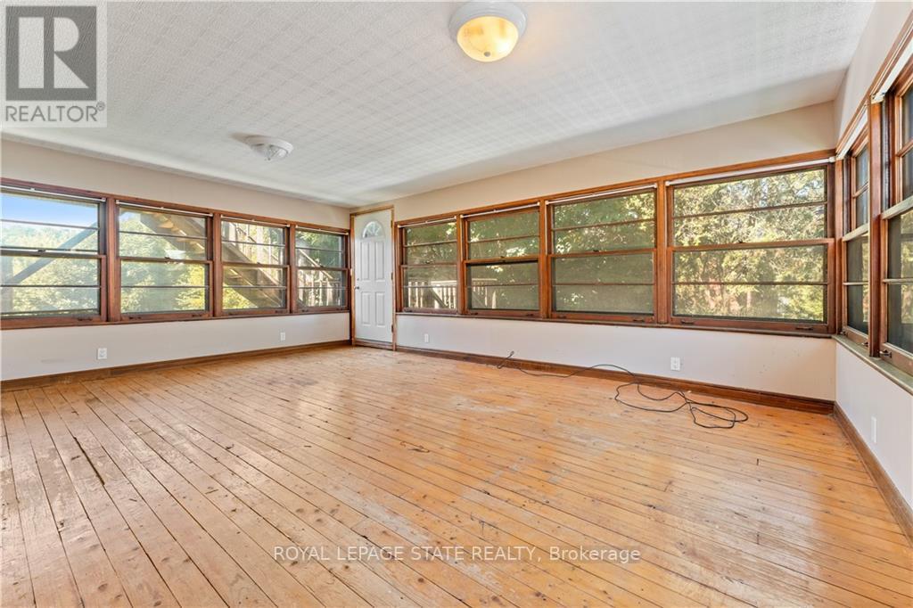 32 ROSSLYN AVE S