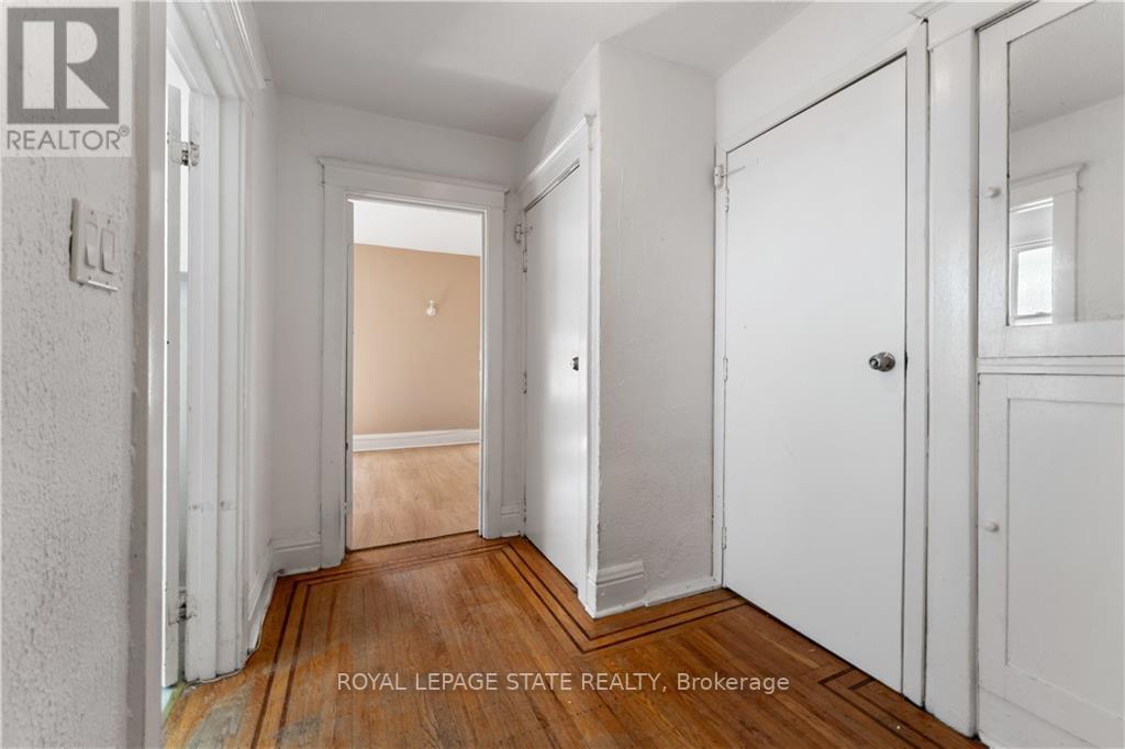 32 ROSSLYN AVE S