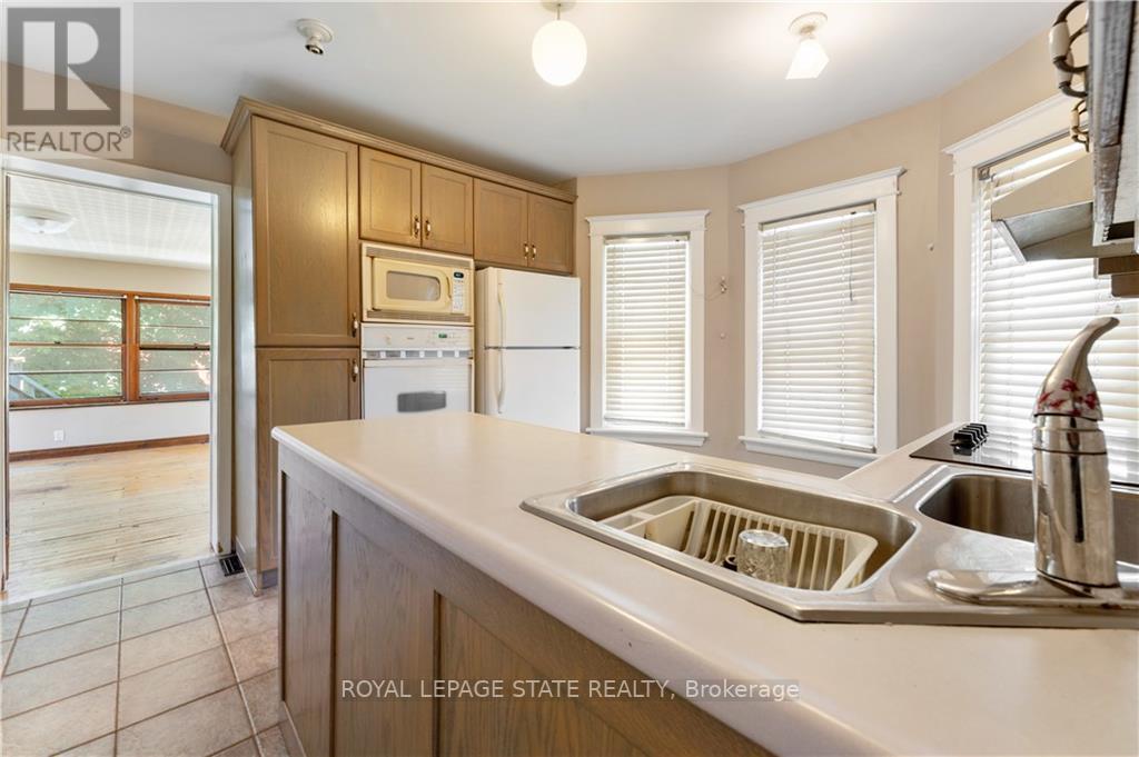 32 ROSSLYN AVE S