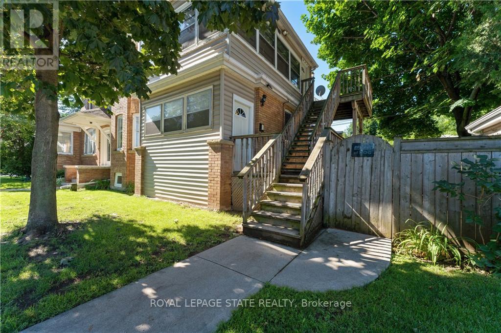 32 ROSSLYN AVE S