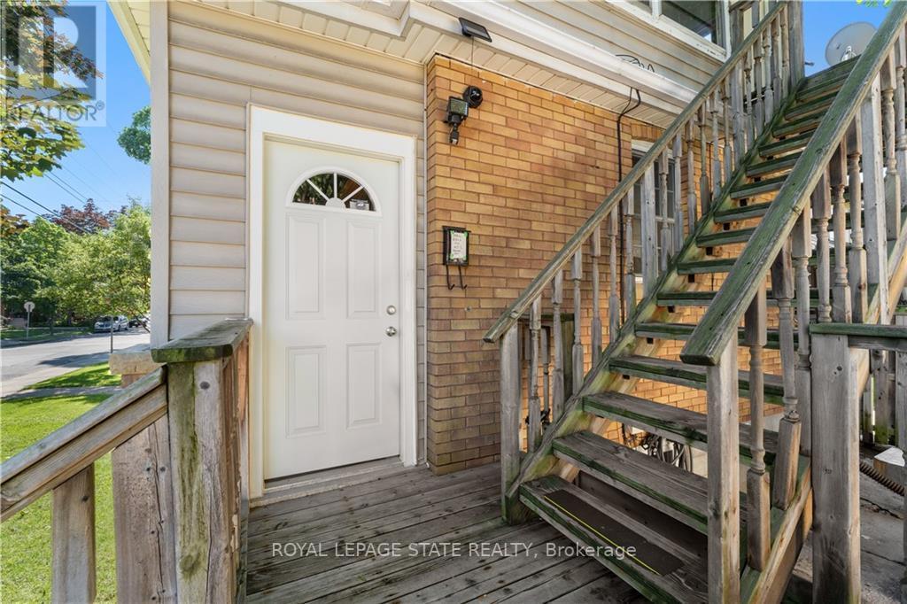 32 ROSSLYN AVE S
