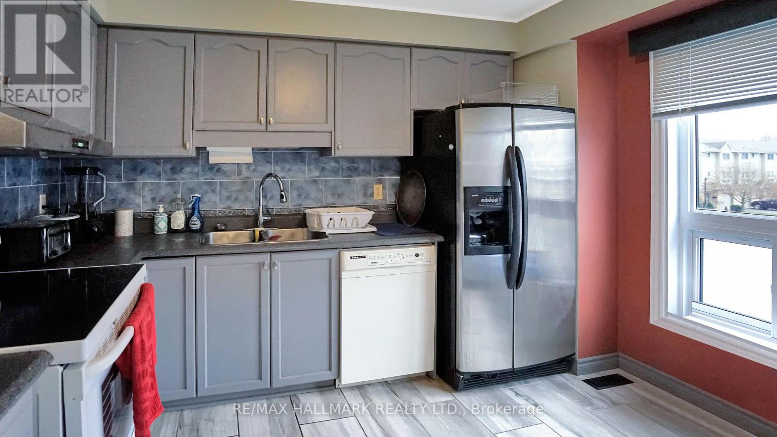 #27 -536 THIRD ST, #27