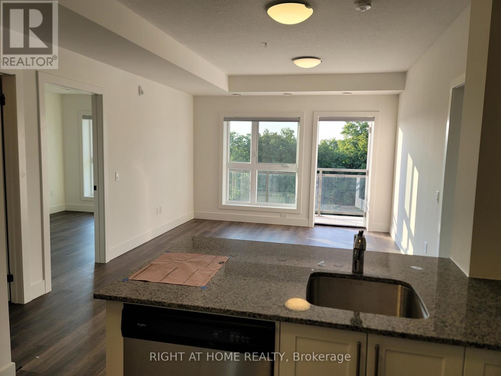 #414 -1101 LACKNER PL, #414