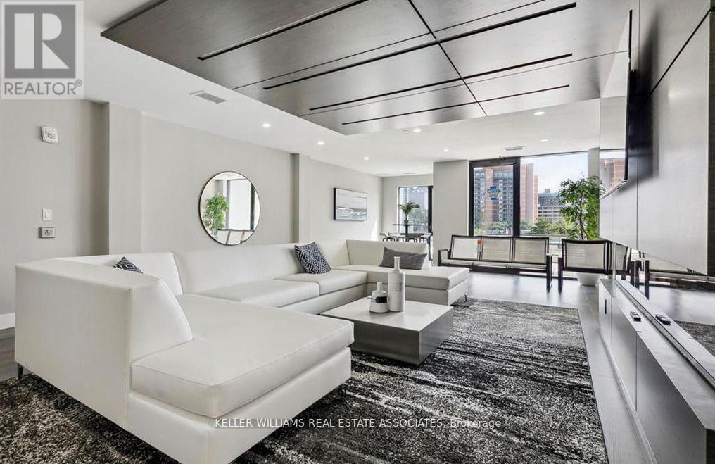 #1912 -15 QUEEN ST S, #1912