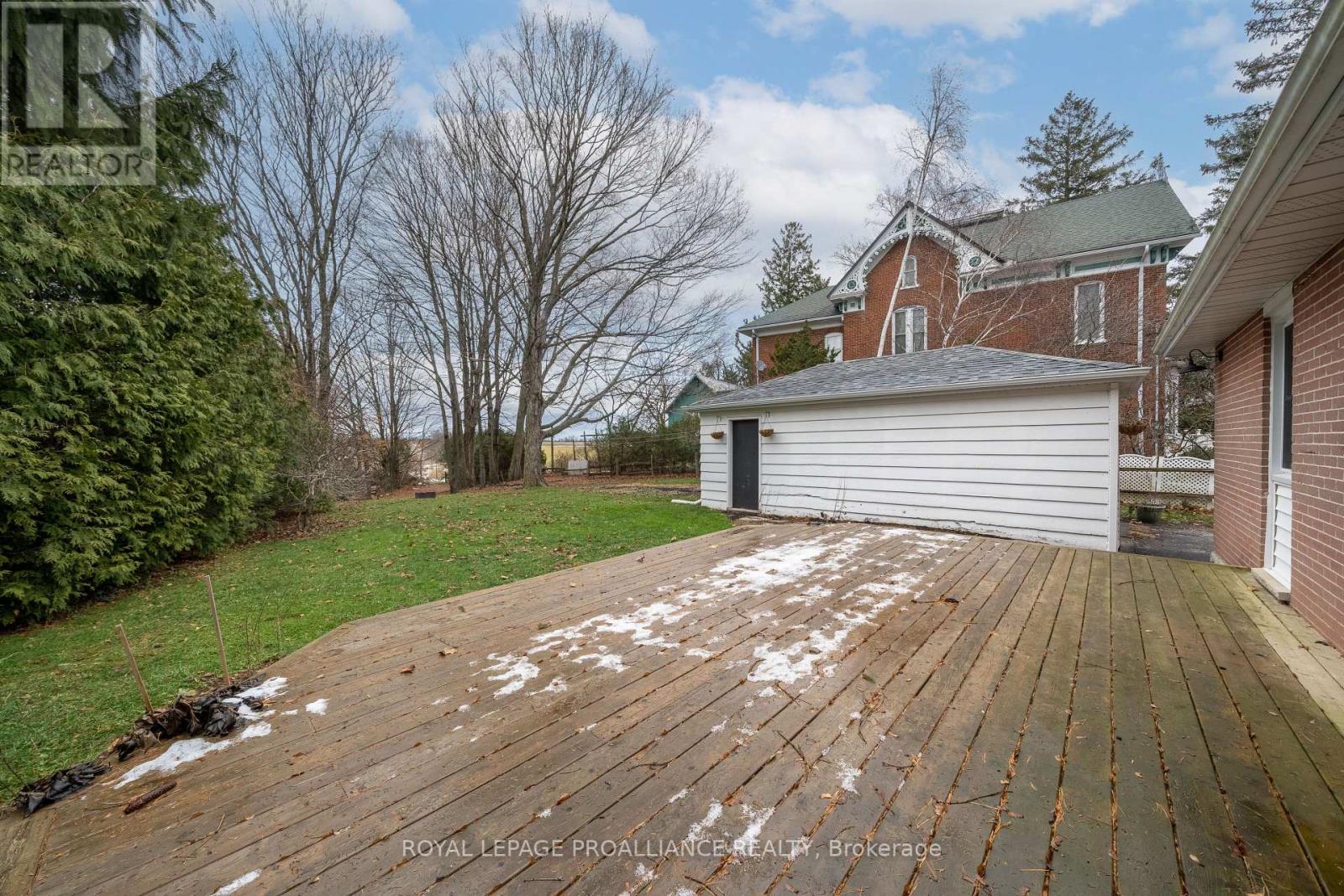 #UPPER -198 MAIN ST, #Upper