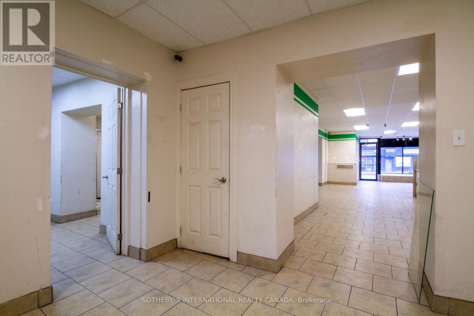 467 KING ST E