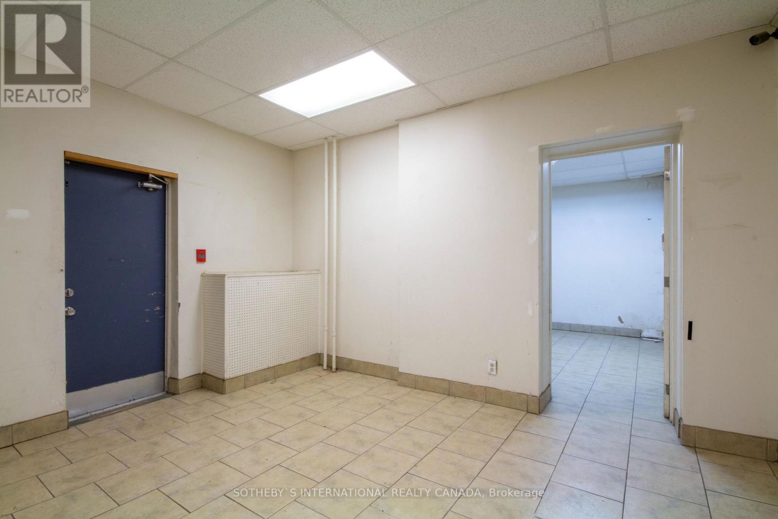 467 KING ST E