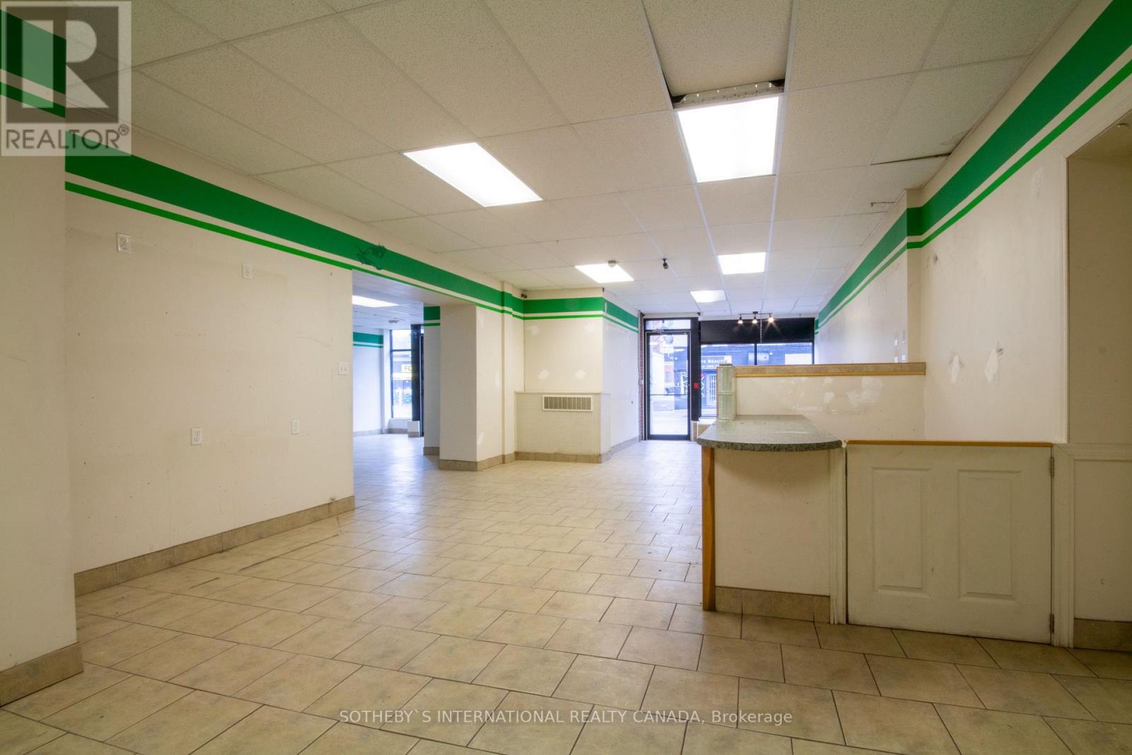 467 KING ST E