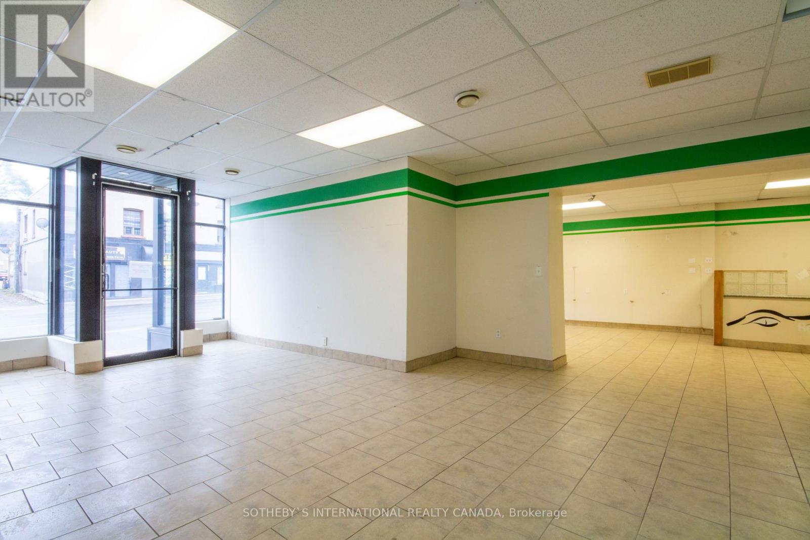 467 KING ST E