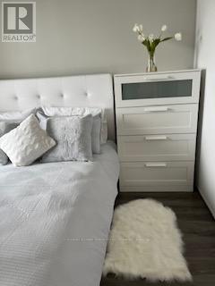 #813 -15 QUEEN ST S, #813