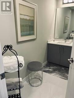 #813 -15 QUEEN ST S, #813