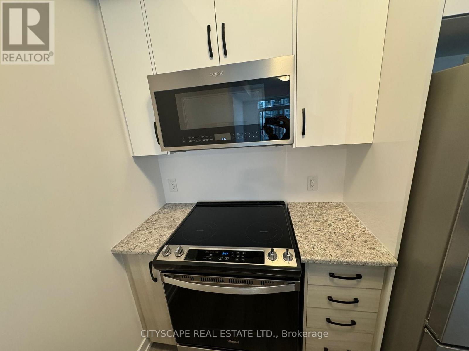 #913 -460 DUNDAS ST S, #913