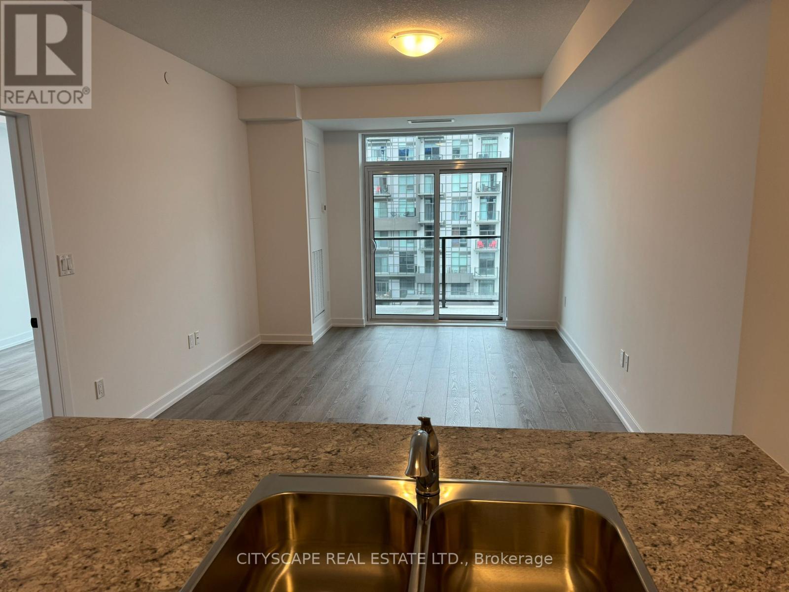#913 -460 DUNDAS ST S, #913