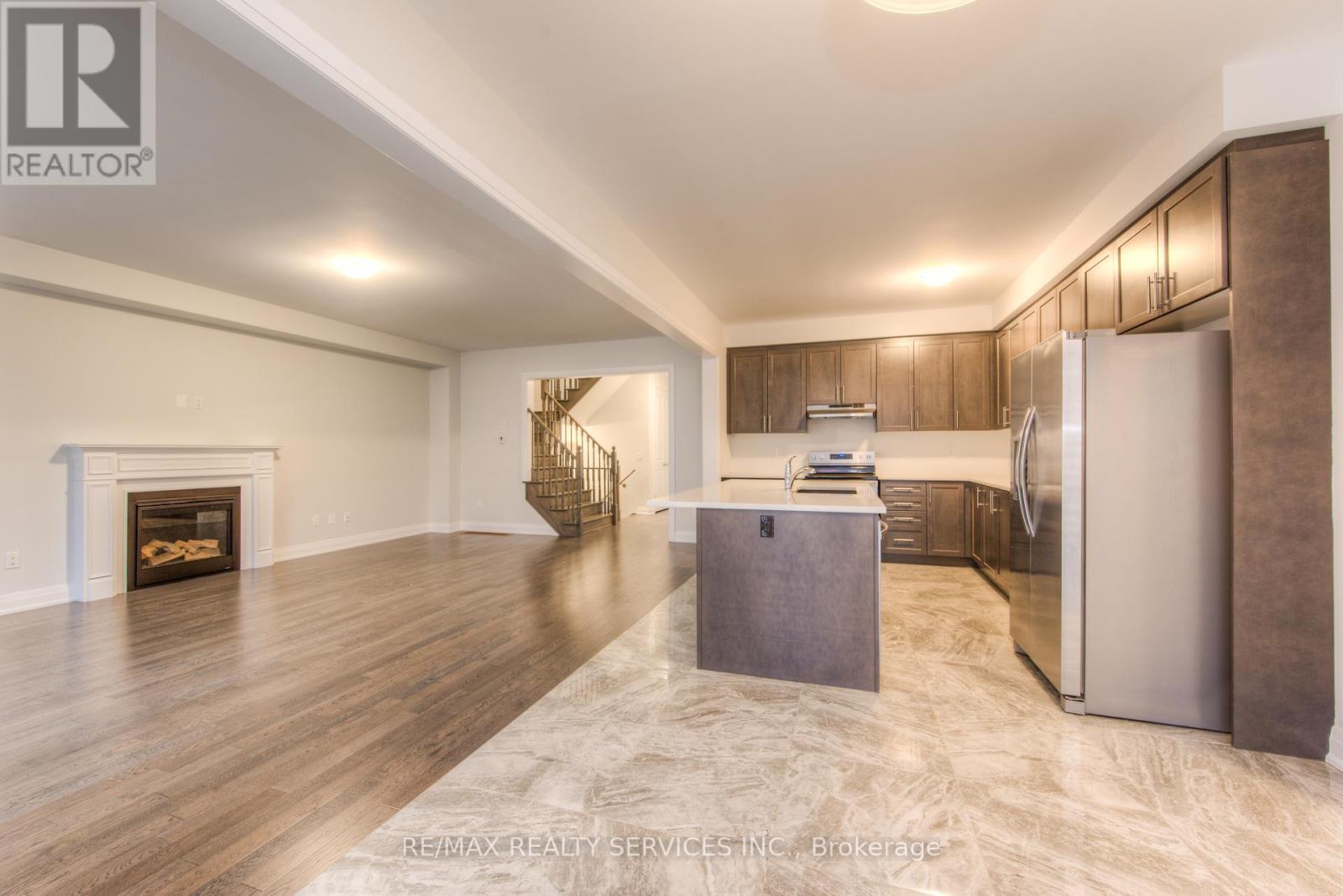 774 QUEENSTON BLVD