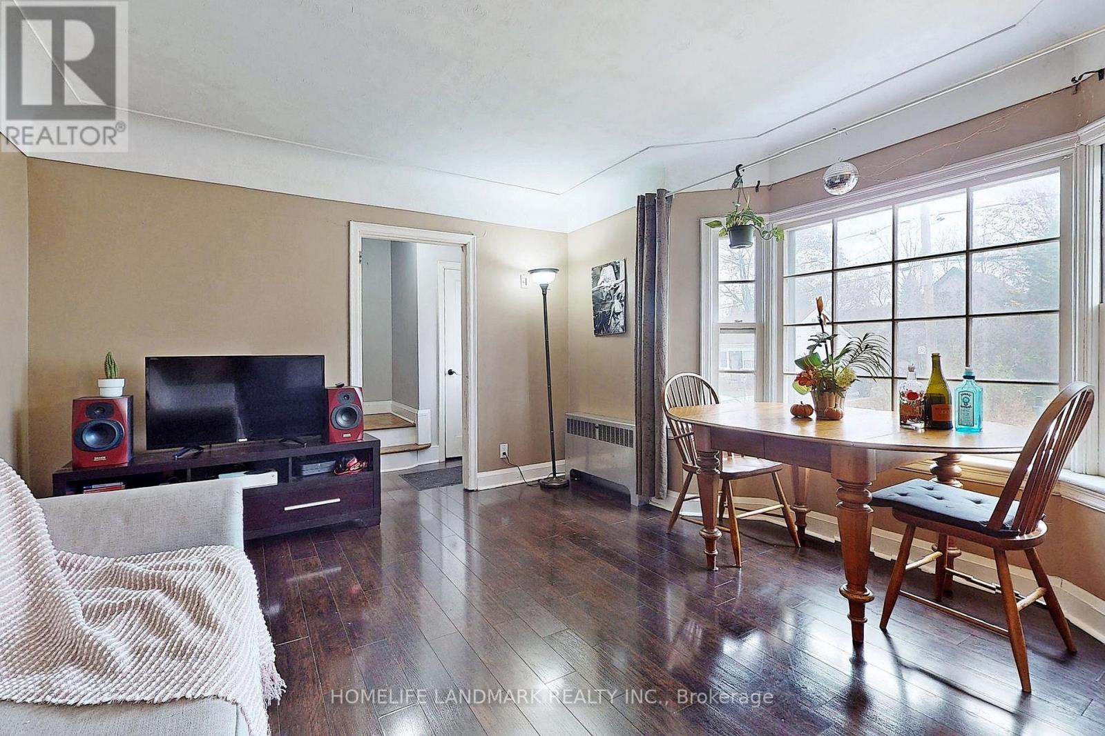 50 HILLVIEW ST