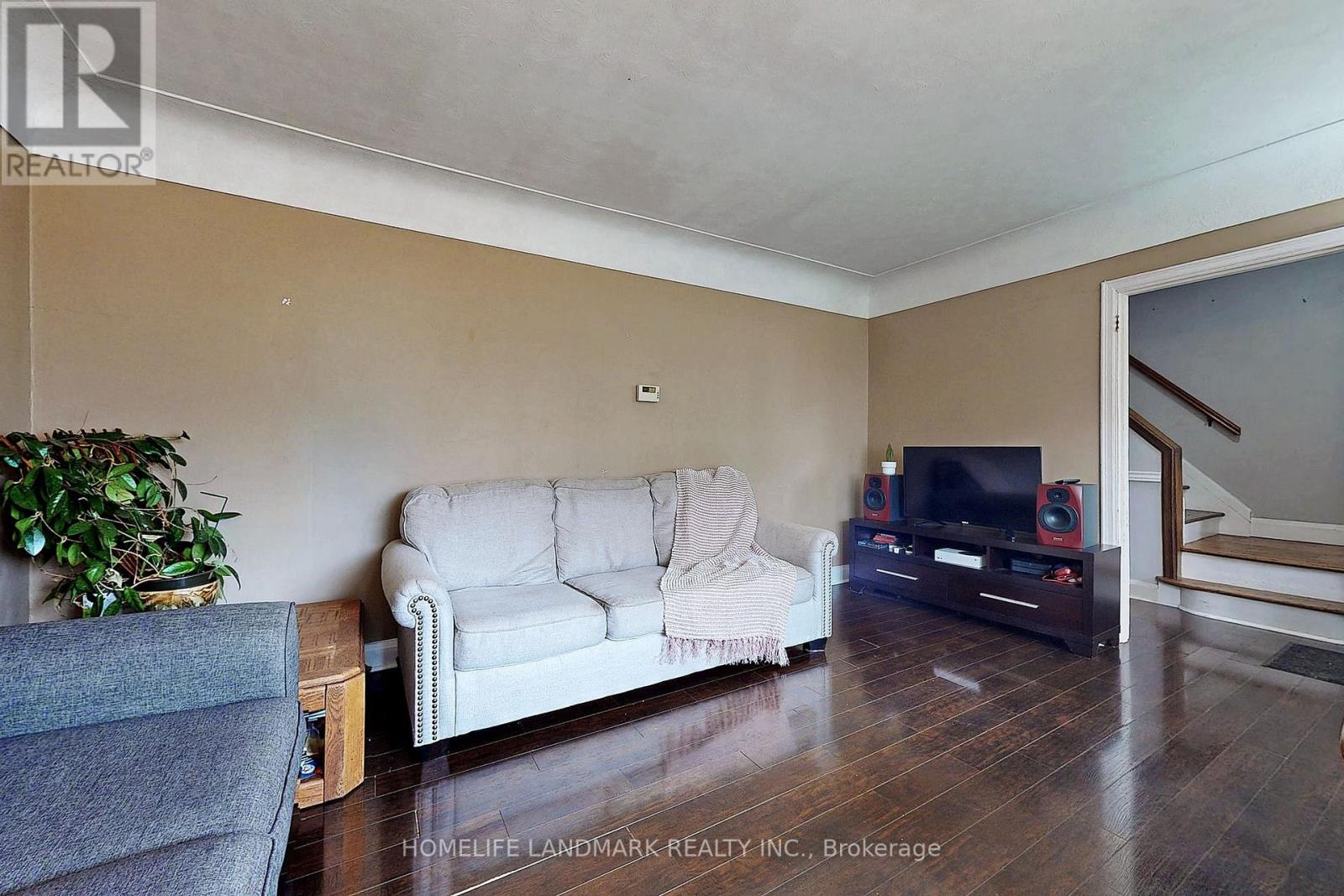 50 HILLVIEW ST
