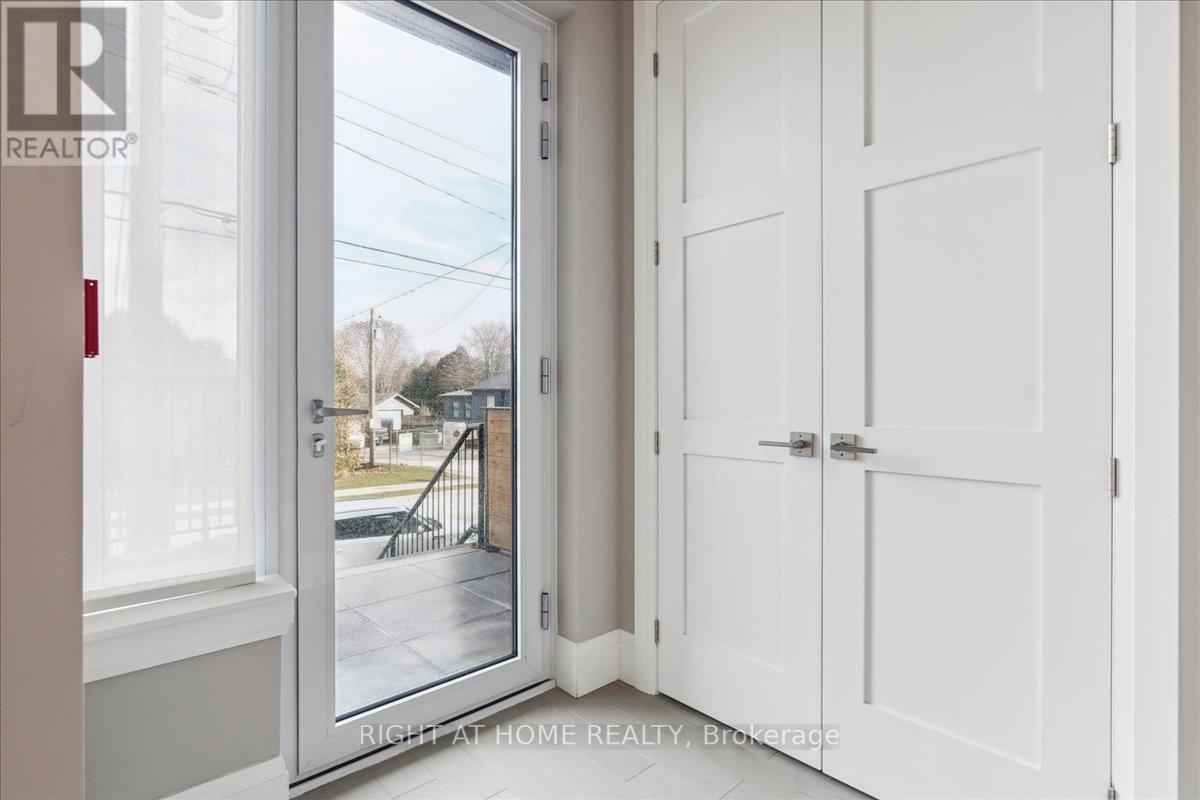 #101 -73 ARTHUR ST S, #101