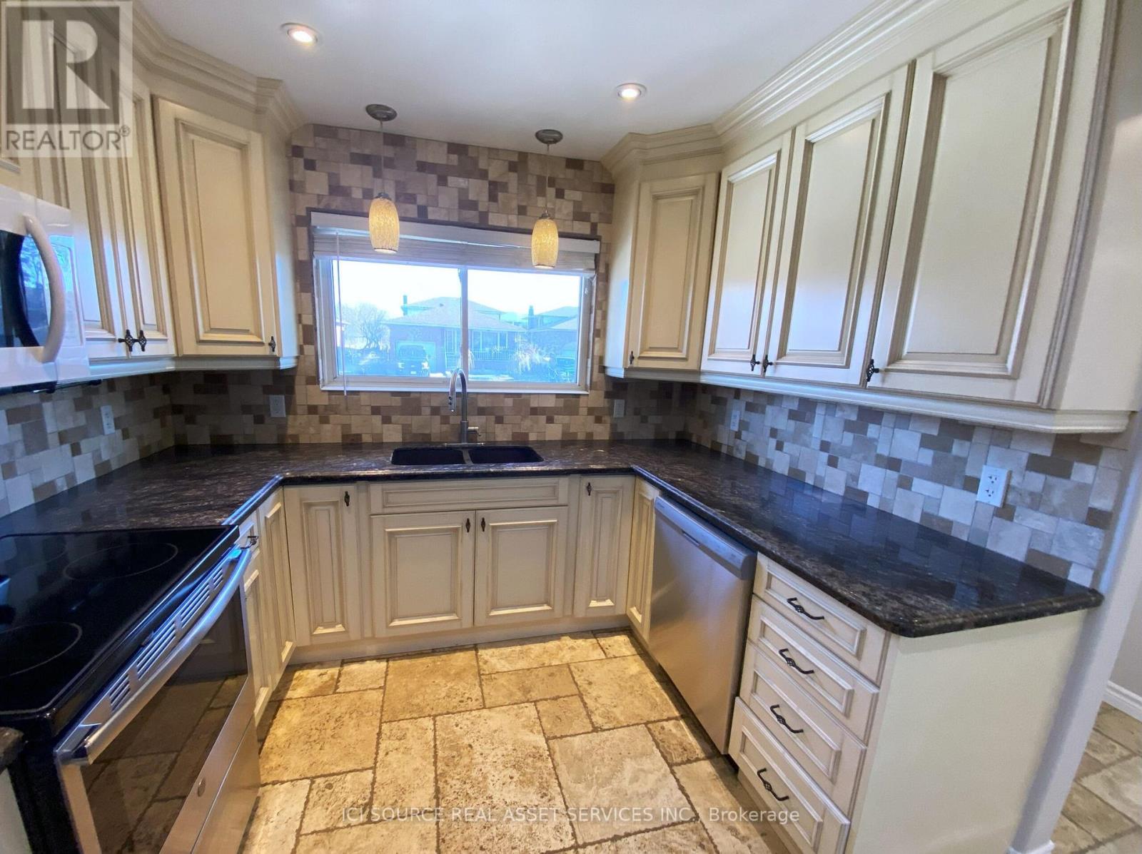 #1 -42 DESCHENE AVE, #1