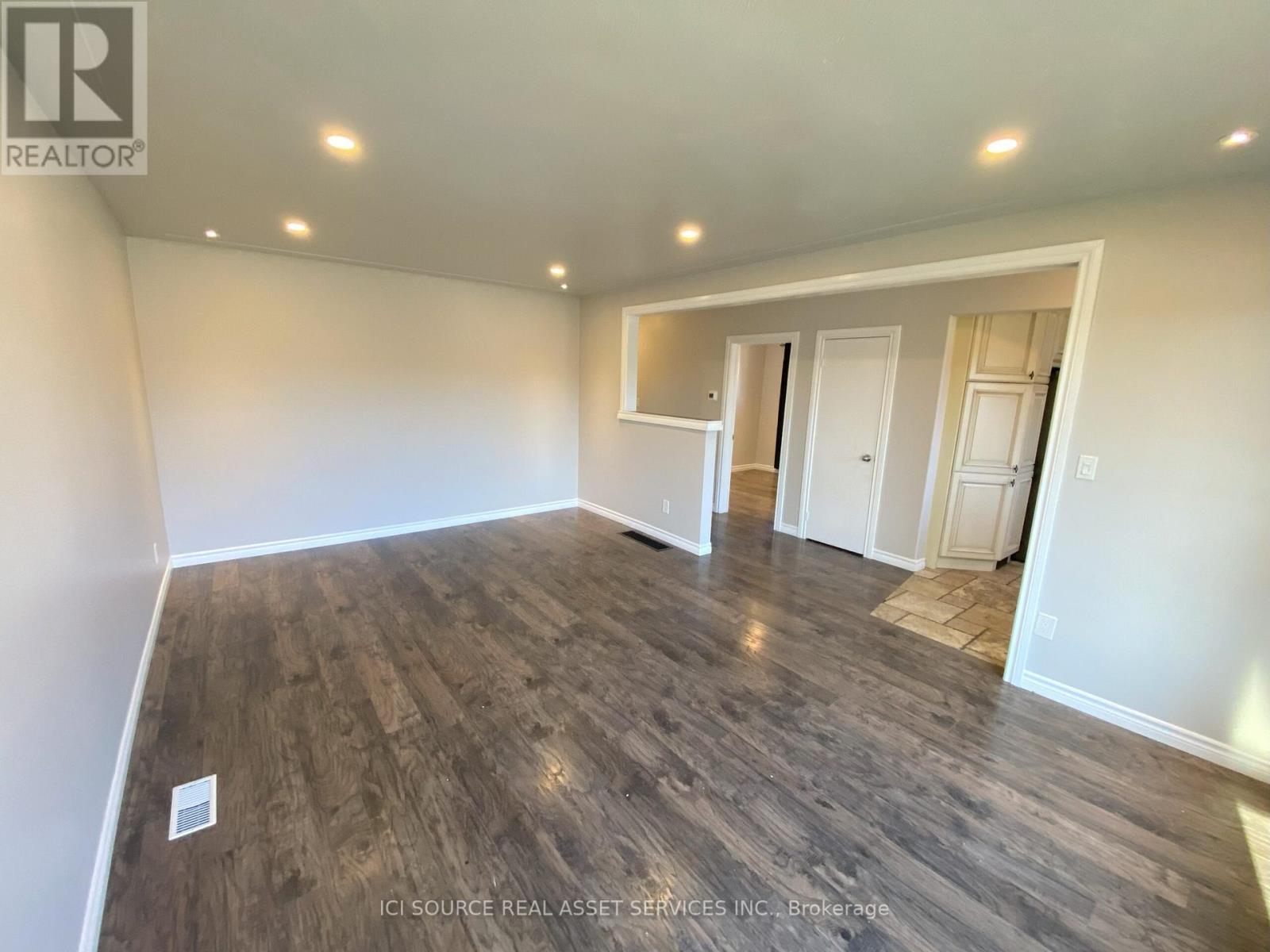 #1 -42 DESCHENE AVE, #1