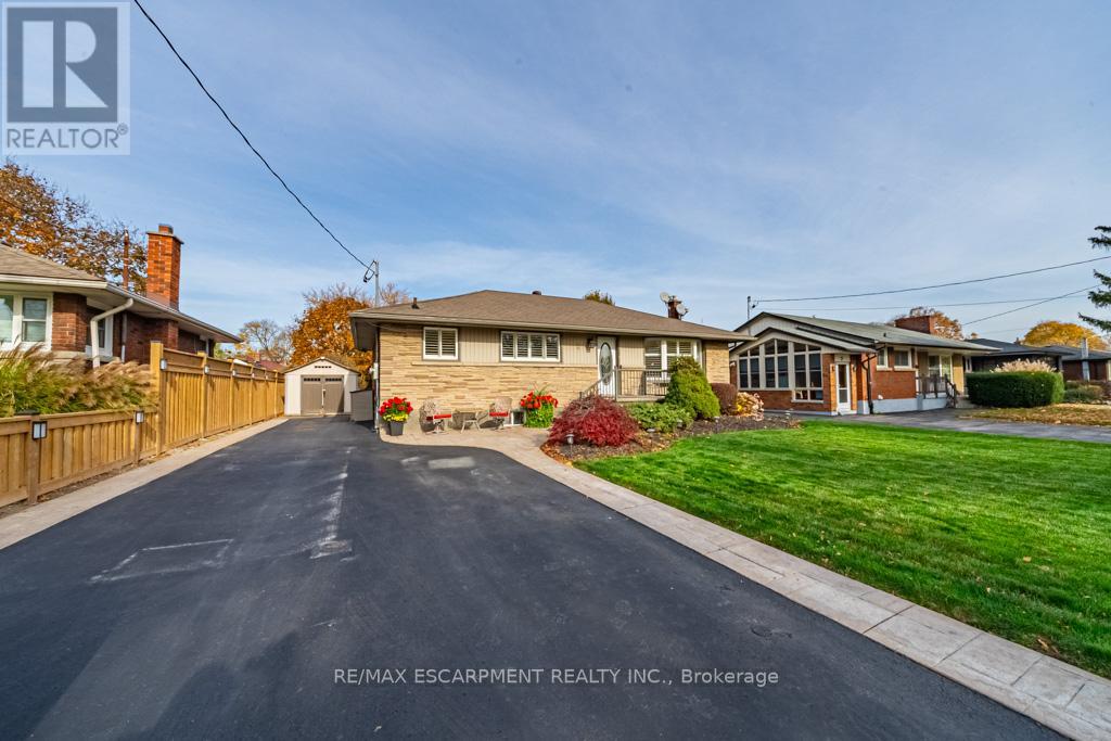 5 REGINA AVE
