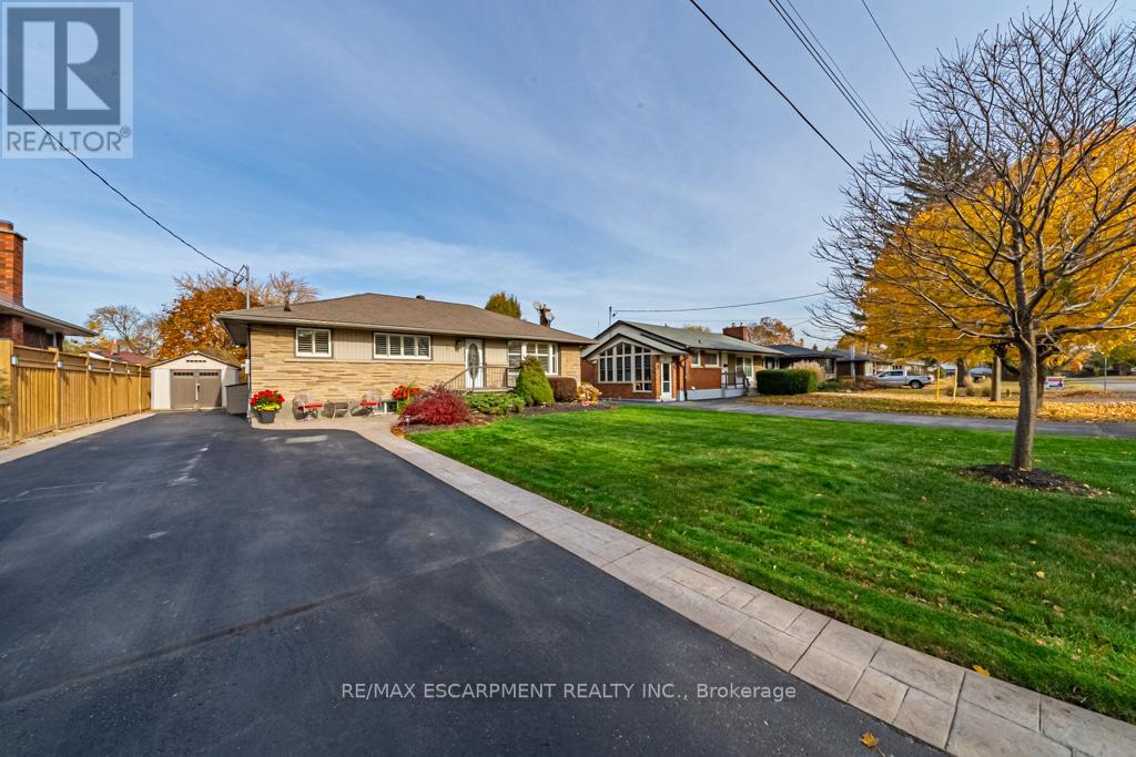 5 REGINA AVE